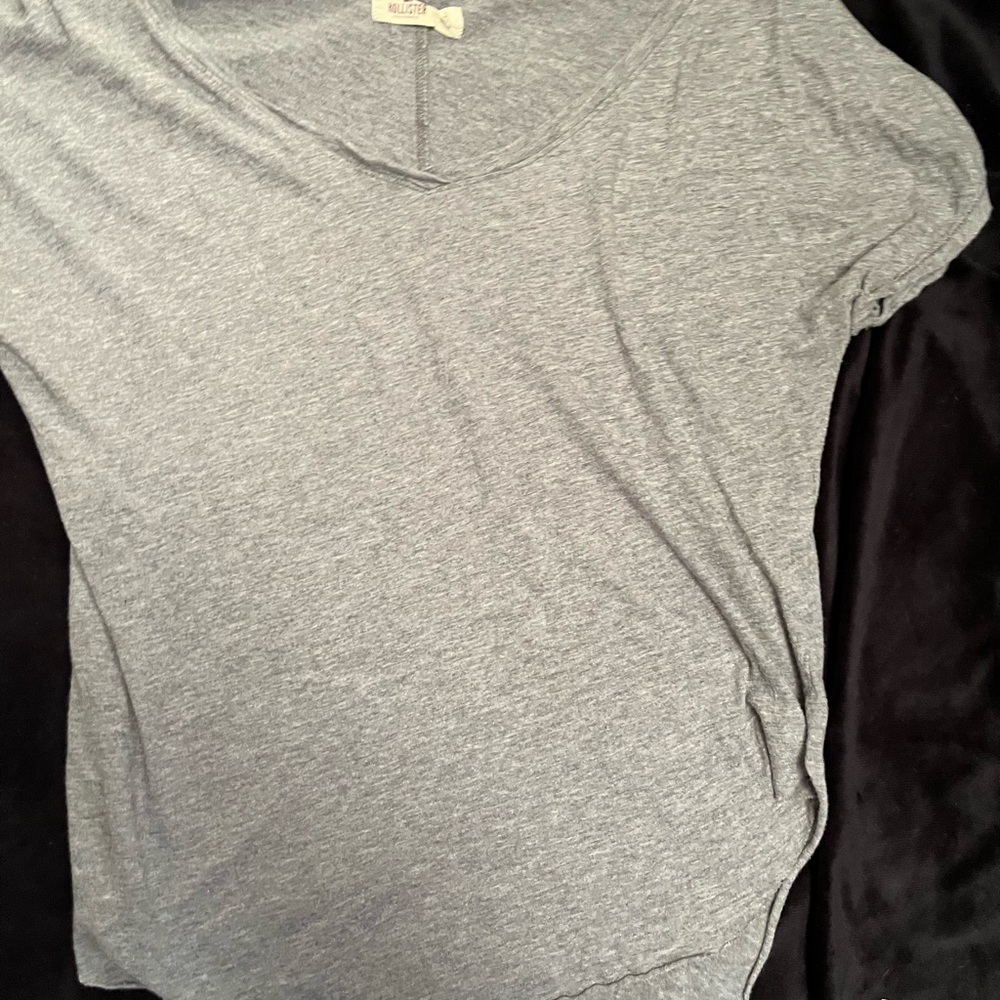 gray tee